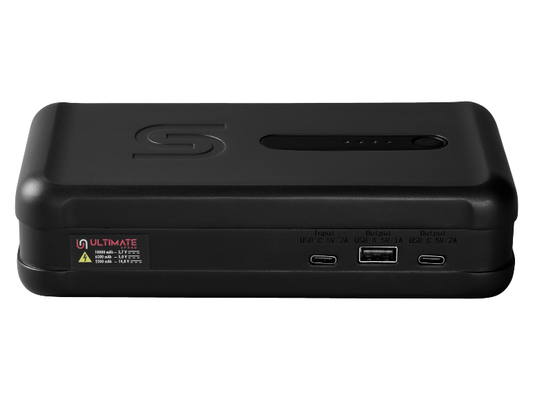 Fekete hordozható power bank USB-C és USB-A portokkal, kapacitást és feszültséget mutatva.