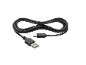 Fekete USB-A–USB-C kábel, végtelen jel formájában feltekerve.