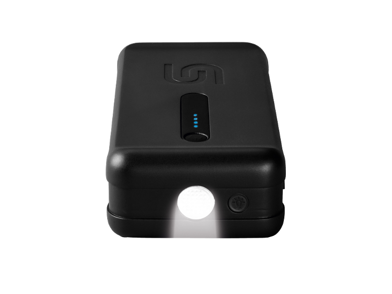 Fekete powerbank beépített zseblámpával és töltésjelzővel.