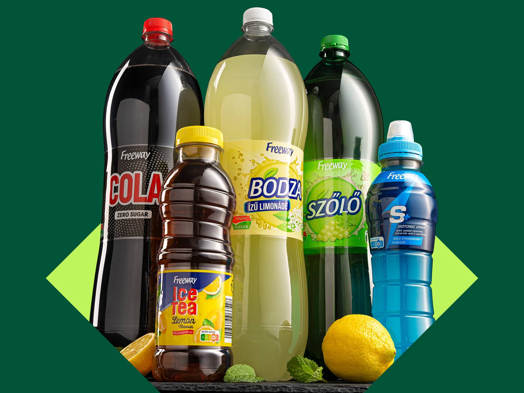 Különböző Freeway italok, köztük kóla, limonádé, jeges tea és izotóniás ital.
