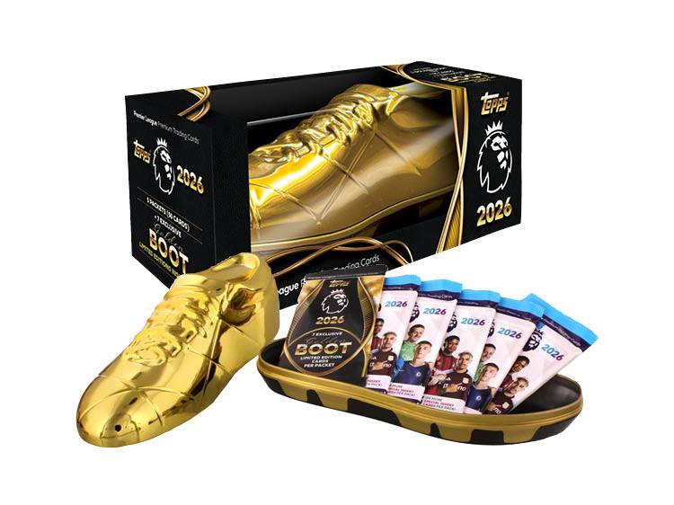 Topps 2026 Premier League Golden Boot gyűjtőkártya szett, arany focicipővel és kártyacsomagokkal.