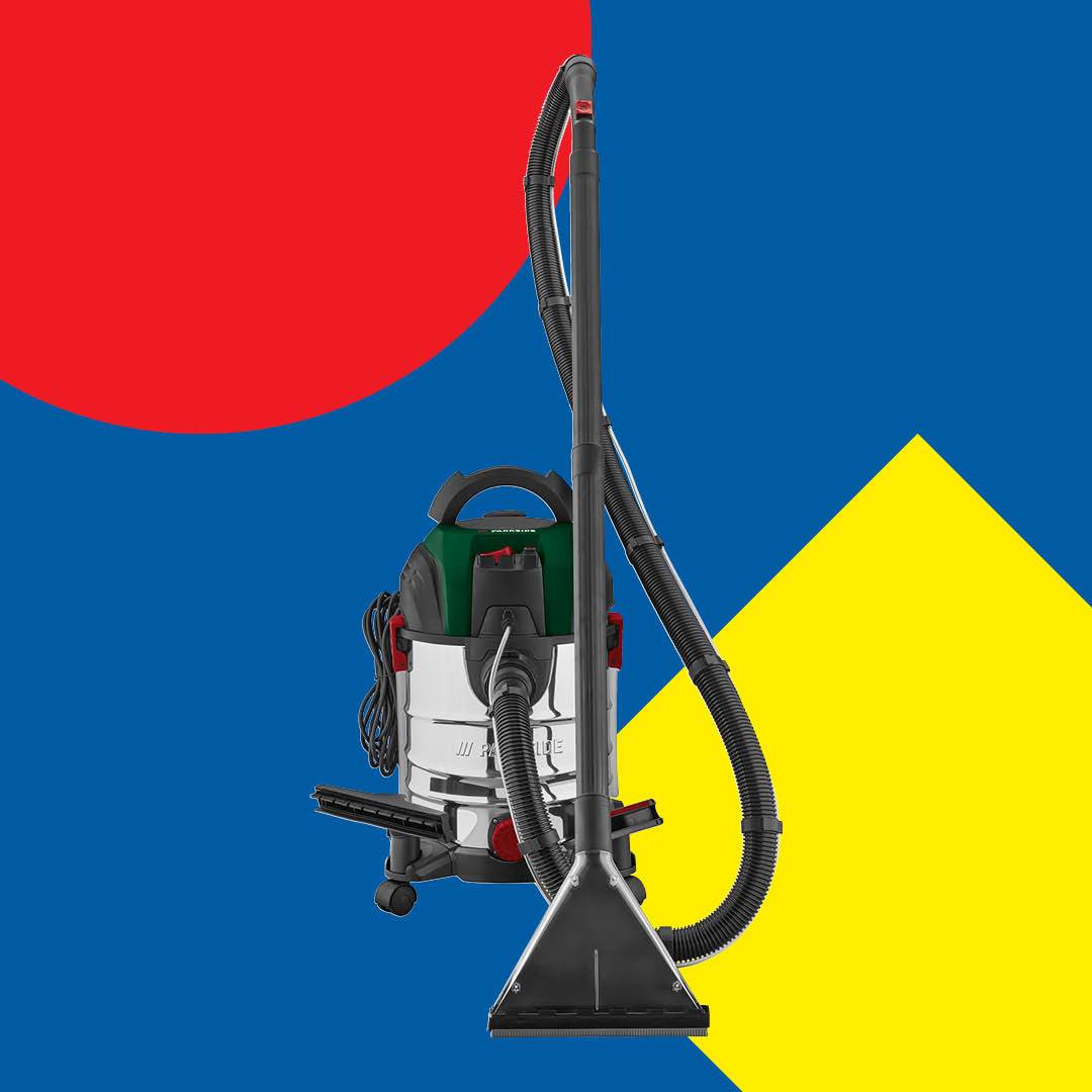Parkside nedves-száraz porszívó kék, piros és sárga háttér előtt
