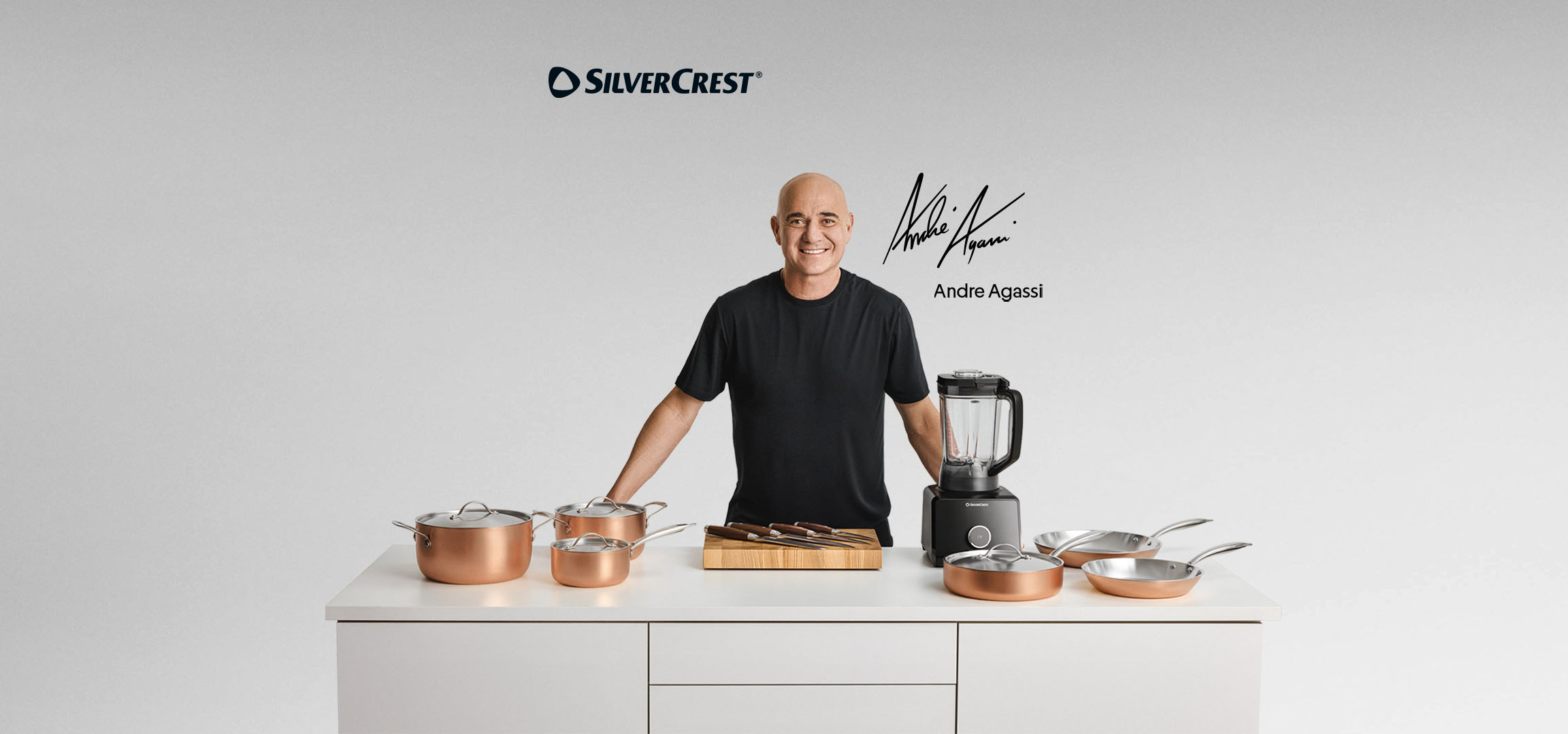 Andre Agassi rézszínű edénykészlettel, turmixgéppel és késtartóval.