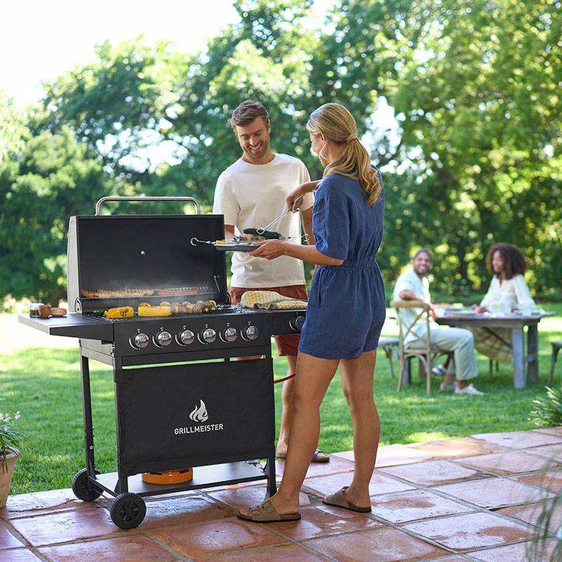 GrillMeister 6 égős gázgrill, kültéren.