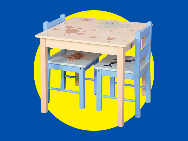Gyerekkészlet asztallal és két székkel, tengeri állatok mintájával.
