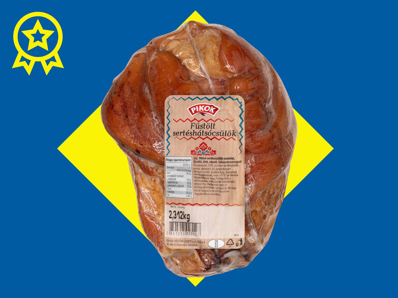 Füstölt sertéscsülök vákuumcsomagolásban, tápértékadatokkal és súllyal.